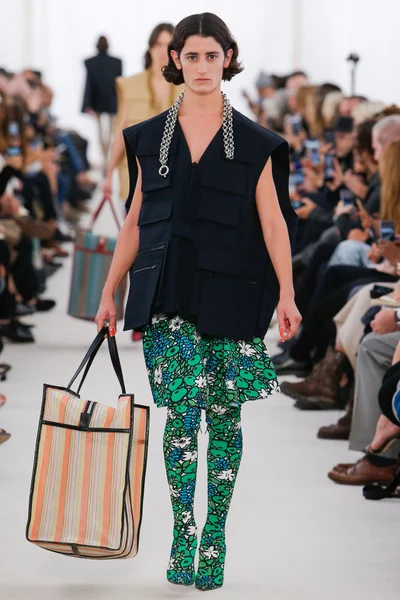 Look 18